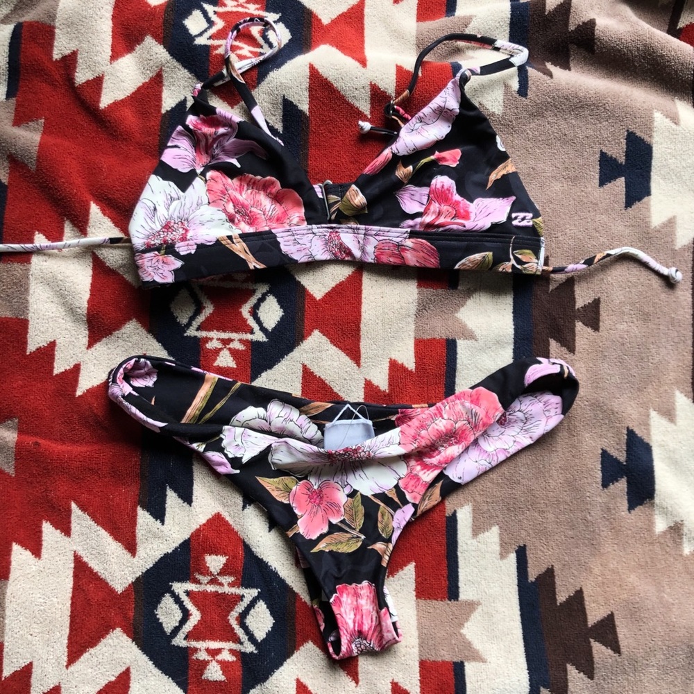 BILLABONG Bikini set. brand new
